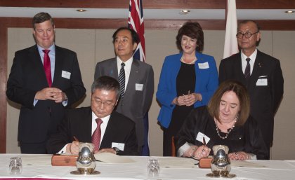 Back row (L-R) Queensland Treasurer Tim Nicholls, Governor Saitama Prefecture Kiyoshi Ueda, Queensland Parliament Speaker Fiona Simpson, Saitama Prefectural Assembly Vice Speaker Hiroyasu Kato.  Front (L-R) Saitama Prefectural University President Professor Yoshihiko Miura, ICTE-UQ Director Christine Bundesen