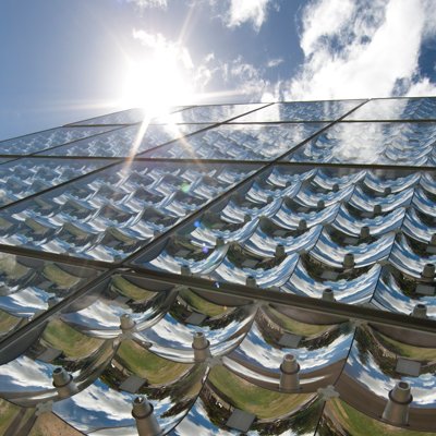 “The concentrating photovoltaic solar tracking array is a high-visibility flagship for the overall UQ solar project.” Professor Paul Meredith