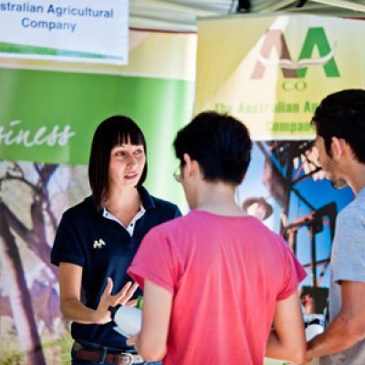 Australian Agricultural Company representative Zilona Rogers speaks to students about industry placement and graduate opportunities at the UQ Gatton Careers Fair.   