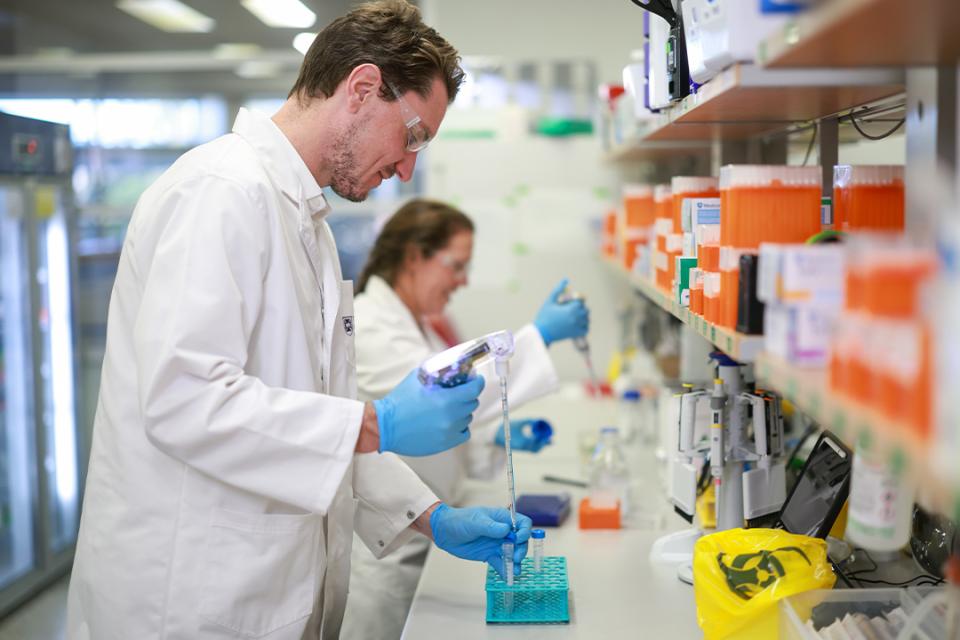 Two scientists working in a lab.