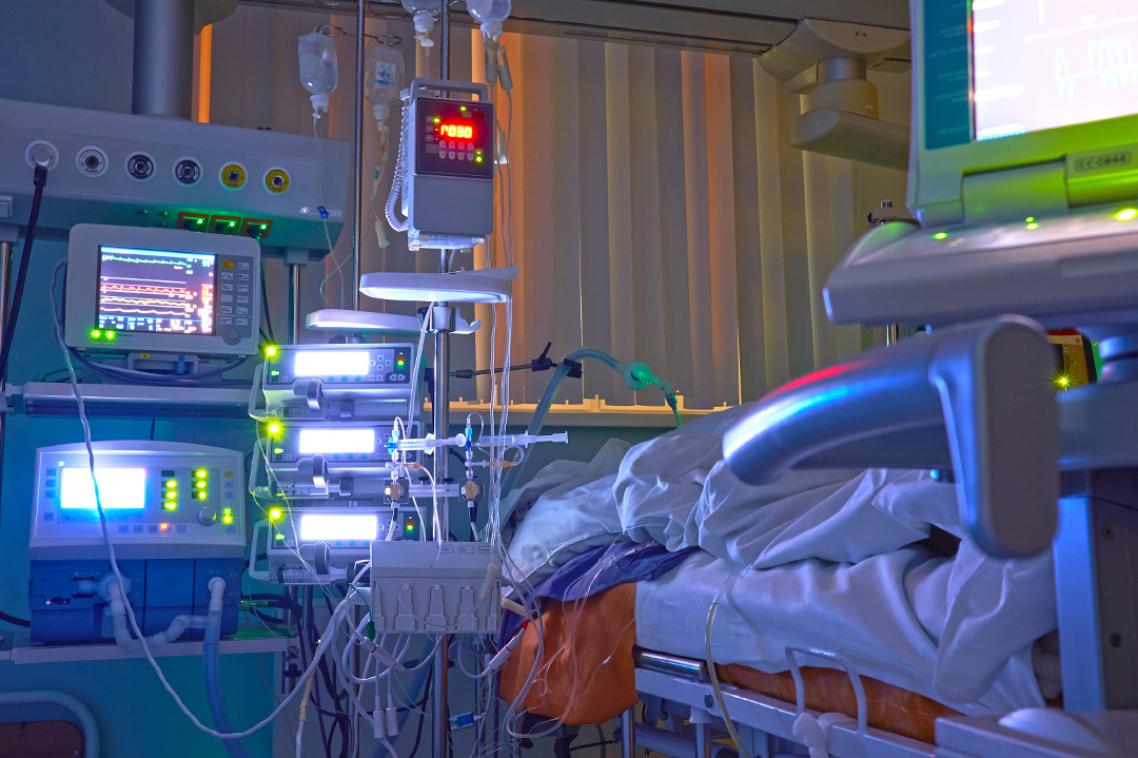 A patent bed in a hospital intensive care unit.