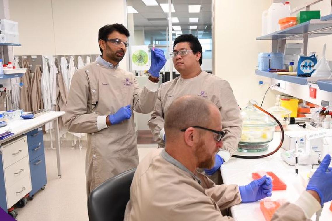 3 scientists in a lab