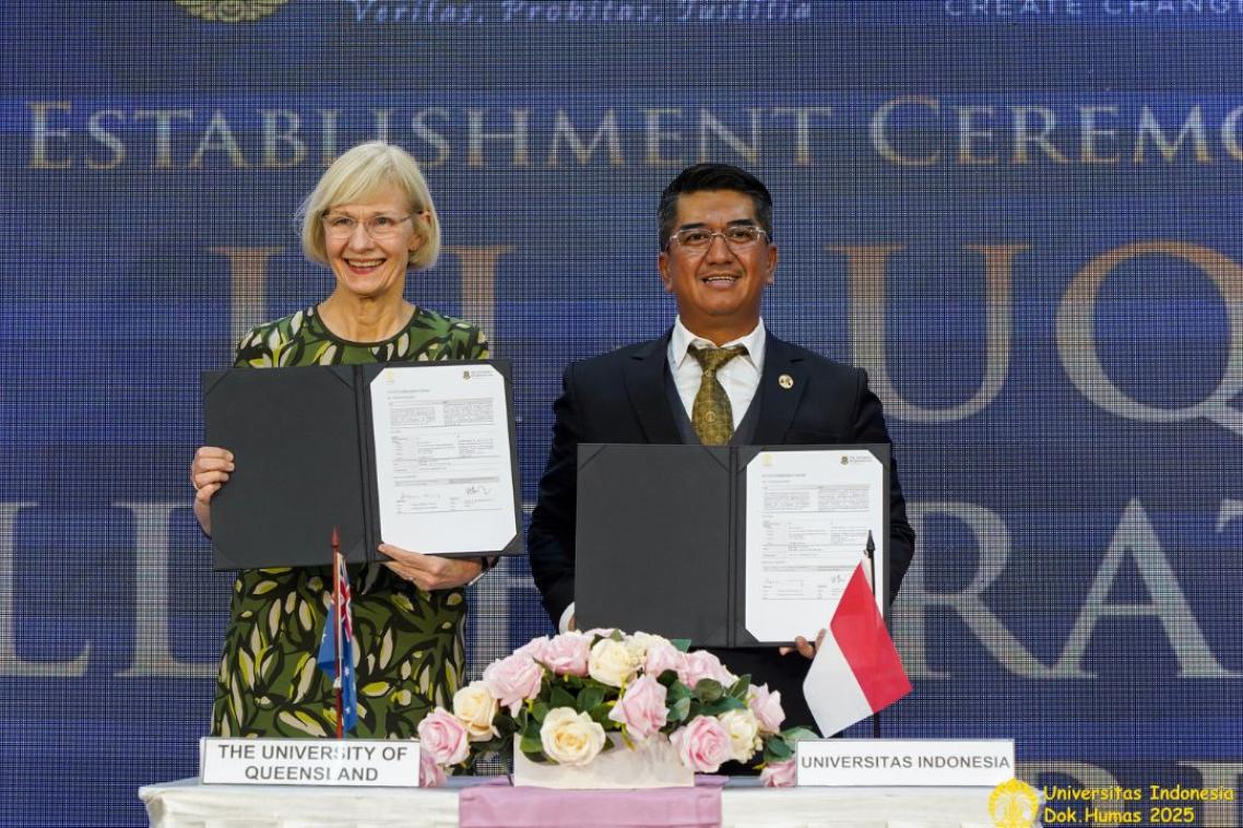 University of Queensland Vice-Chancellor Professor Deborah Terry and Universitas Indonesia Rector Professor Heri Hermansyah hold up signed copies of the agreement formalising the UI-UQ Collaboration Centre. 