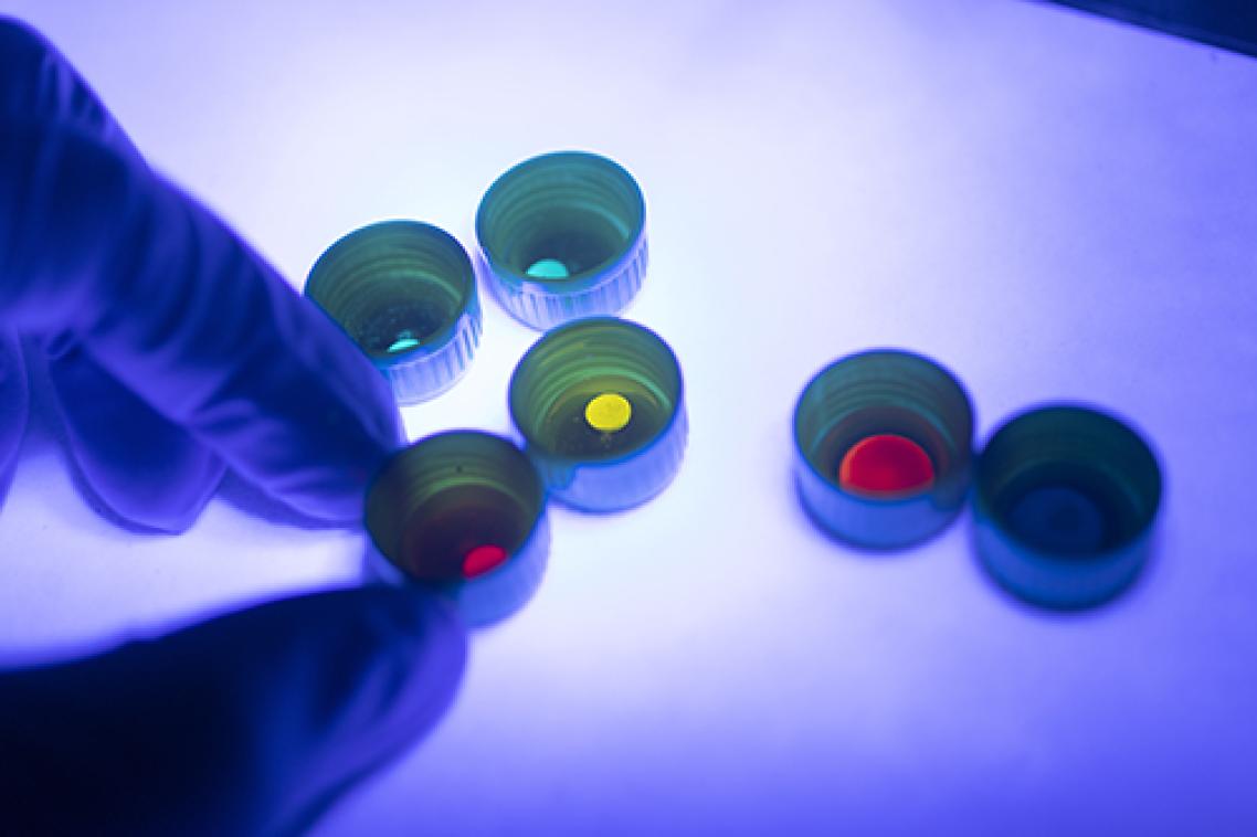 Luminating composite glasses