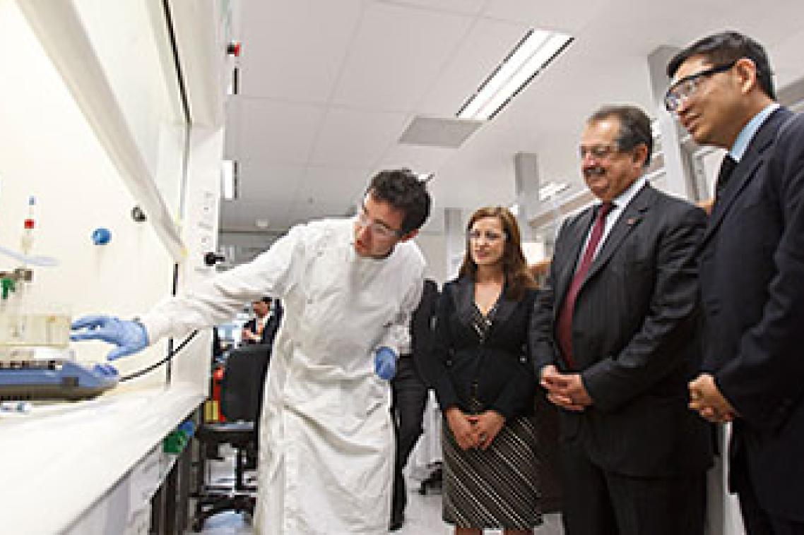 PhD student Sean Muir, AIBN’s Dr Denisa Jurcakova, Dow chairman and CEO Andrew Liveris and Professor Max Lu