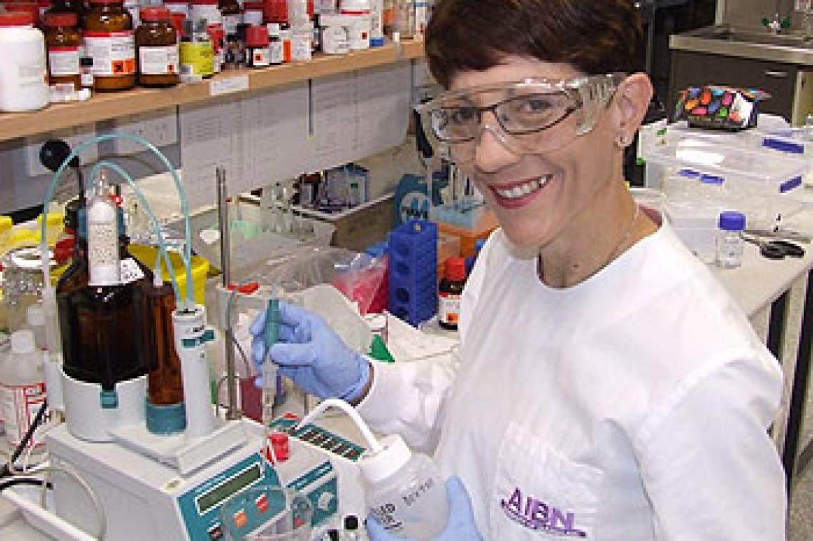 Dr Annette Dexter