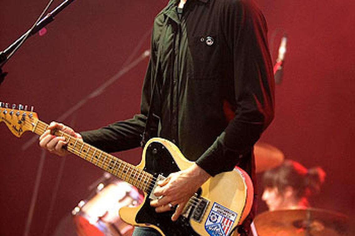 Screamfeeder perform at the Pig City concert staged at UQ in 2007