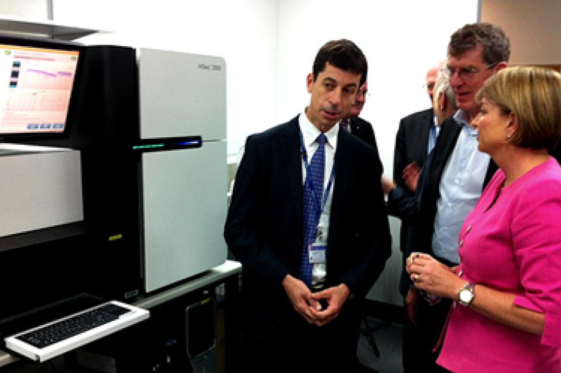 Professor Matt Brown (Director of the UQ Diamantina Institute) talks with Professor Ian Frazer (CEO of the TRI) and Premier Anna Bligh about UQDI’s state-of-the-art genomics facilities