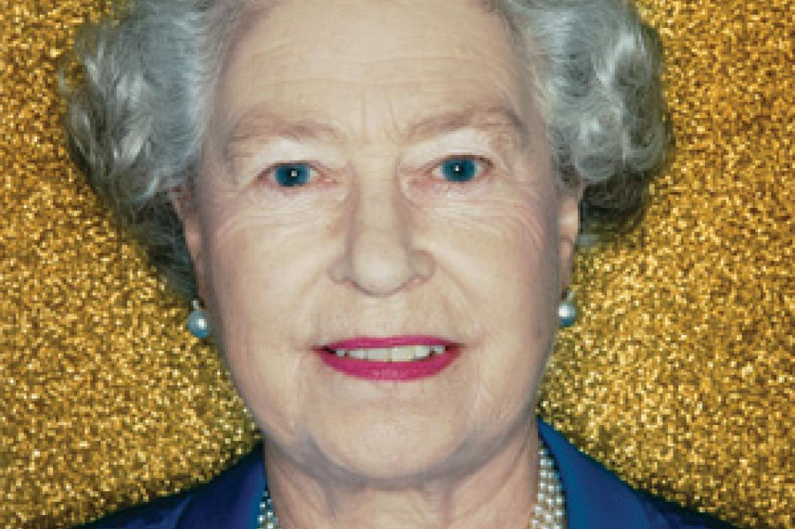 Polly Borland: ‘Her Majesty, The Queen, Elizabeth II (gold)’ 2001.
Reproduced courtesy of the artist and Murray White Room, Melbourne