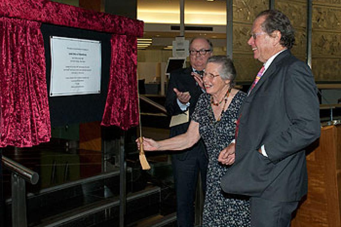 From left: Chief Justice of the Federal Court Patrick Keane; Mrs Elizabeth Barry and Sir Thomas Atkin Morison unveil a replica plaque
