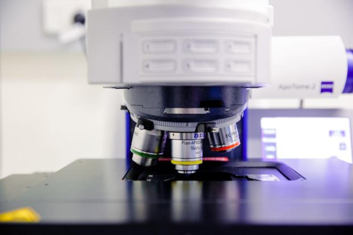 close up view of a microscope and its lenses