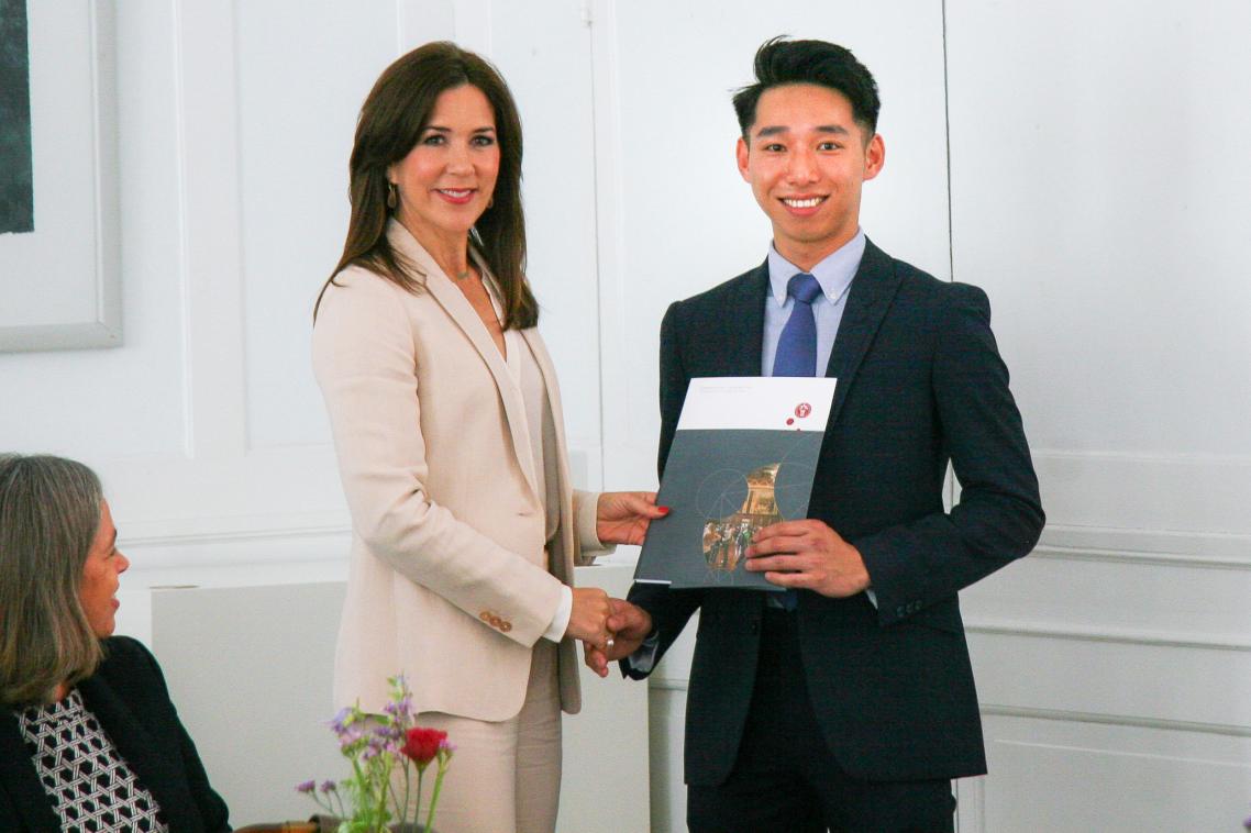 Shi Pui Ng receiving the Crown Princess Mary Scholarship from HRH The Crown Princess