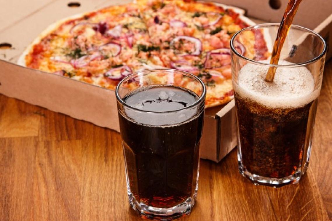 Pizza and soft drink.