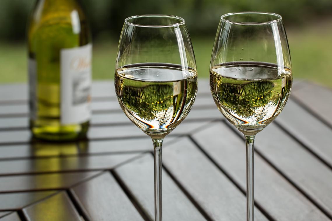Stock image: two wines glasses with white wine on a table