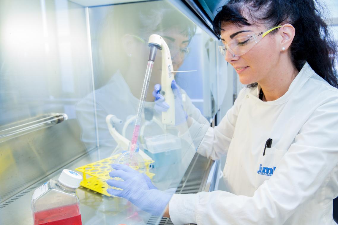 Dr-Marija-Kojic-works-in-the-laboratory