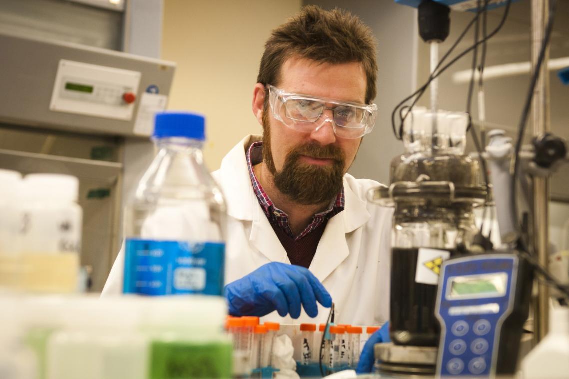 UQ hydrometallurgists Dr James Vaughan