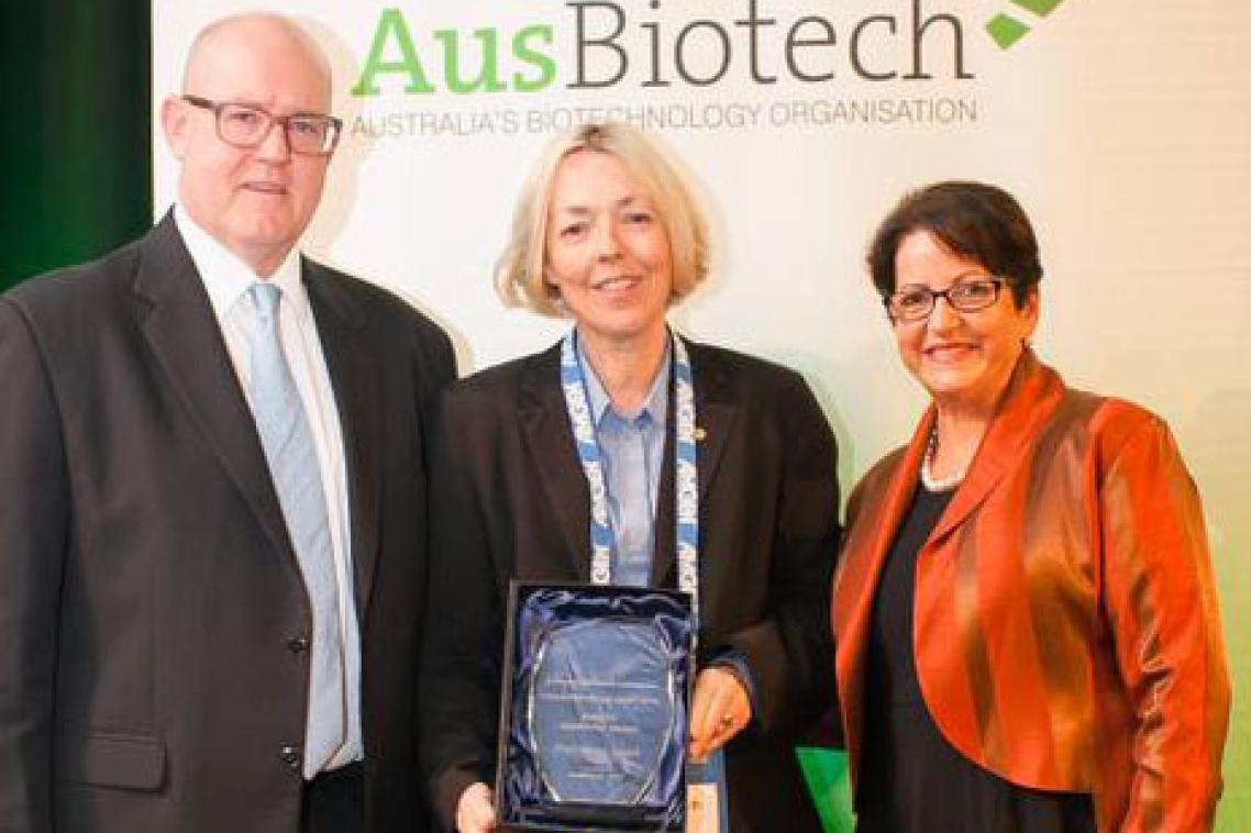 Professor Maree Smith (centre), with Johnson & Johnson Medical CEO Gavin Fox-Smith and AusBiotech CEO Dr Anna Lavelle