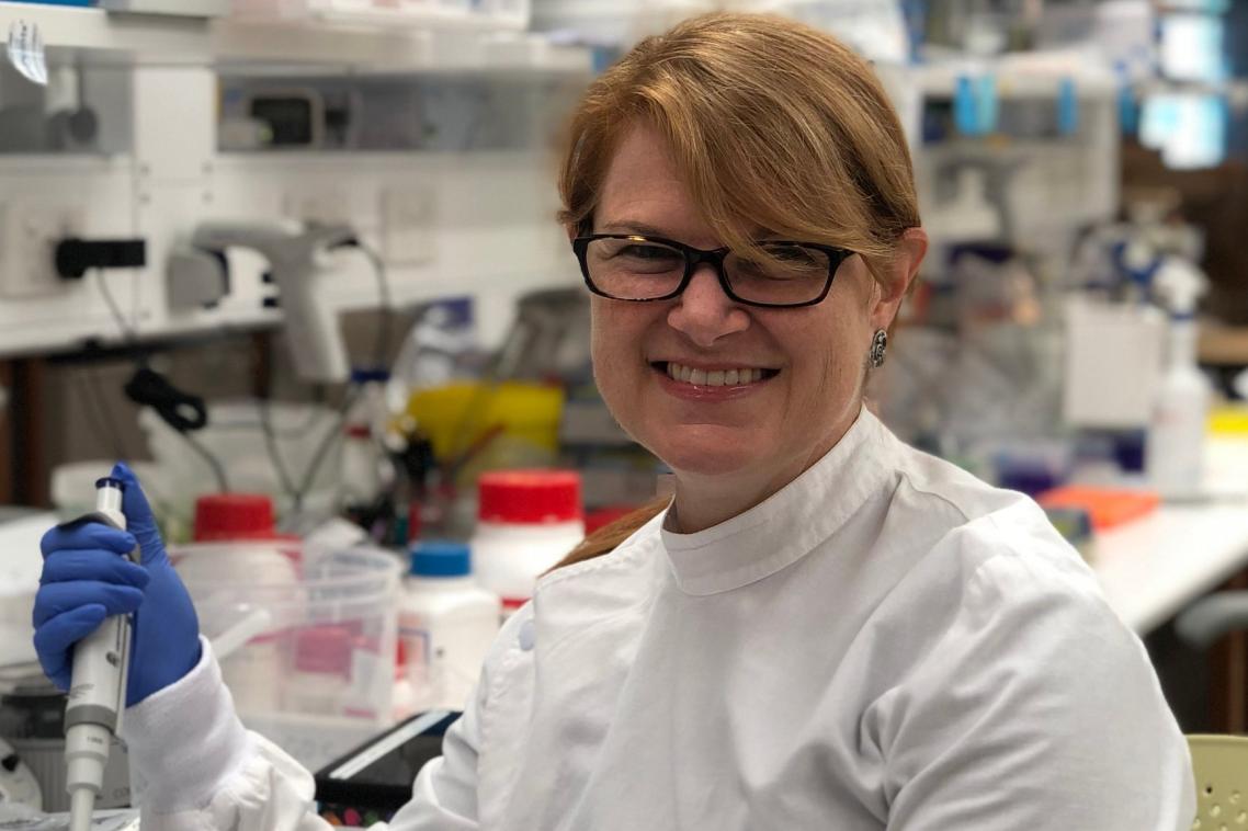 A woman scientist in a laboratory