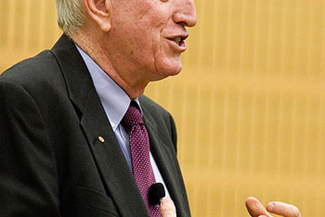 Professor Doherty presents the 2005 Sir James Duhig Memorial Lecture at UQ
