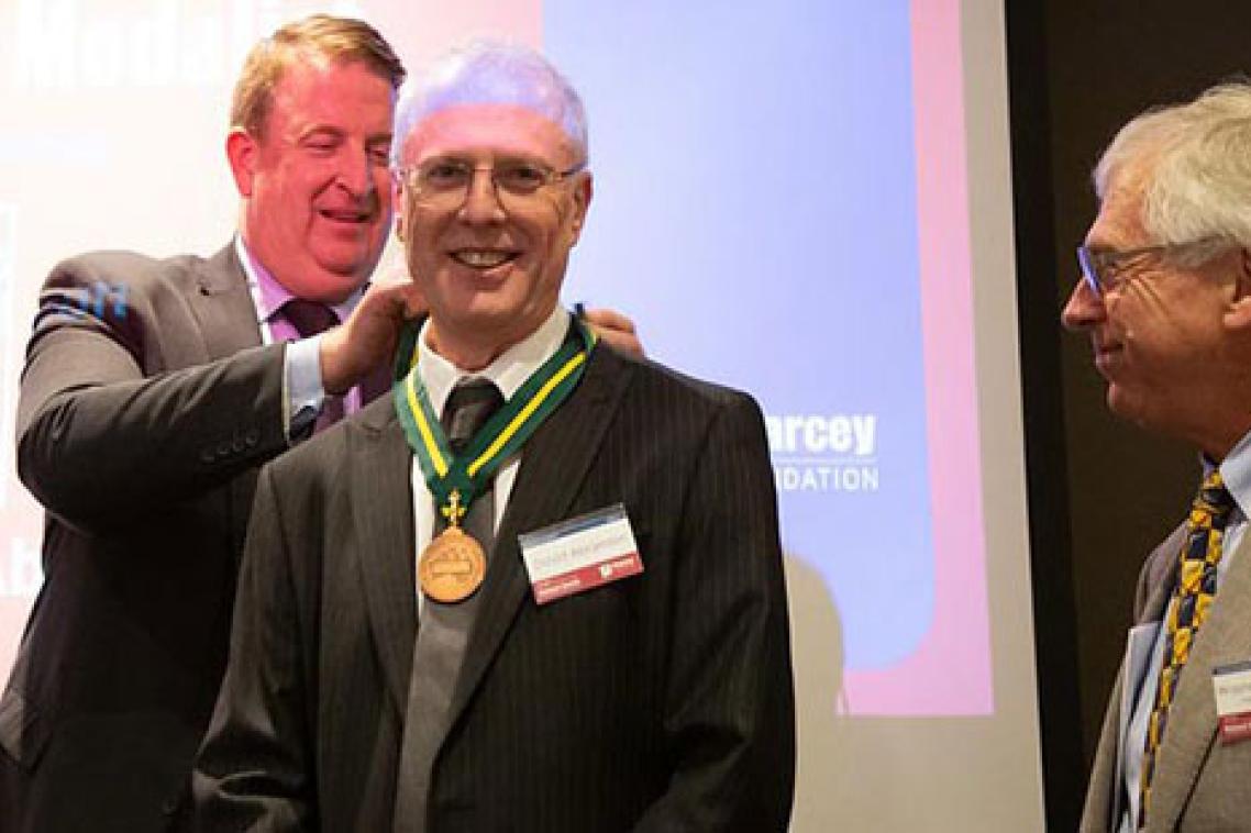 CSIRO’s Nigel Warren (left) presented Professor Abramson (centre) with the Pearcey Medal, as foundation chairman Wayne Fitzsimmons (right) looked on.