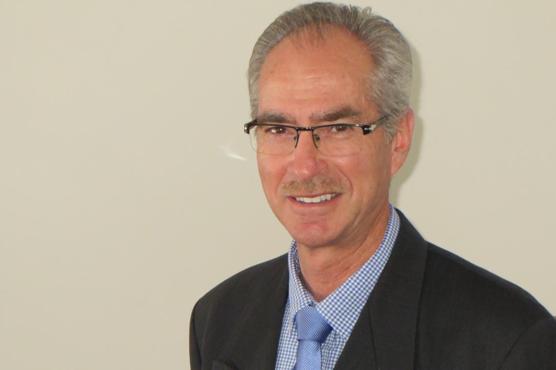 Dr Ralph Kelsey.