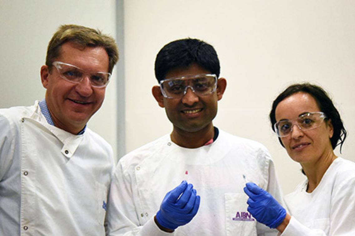 Professor Matt Trau, Dr Abu Sina and Dr Laura Carrascosa