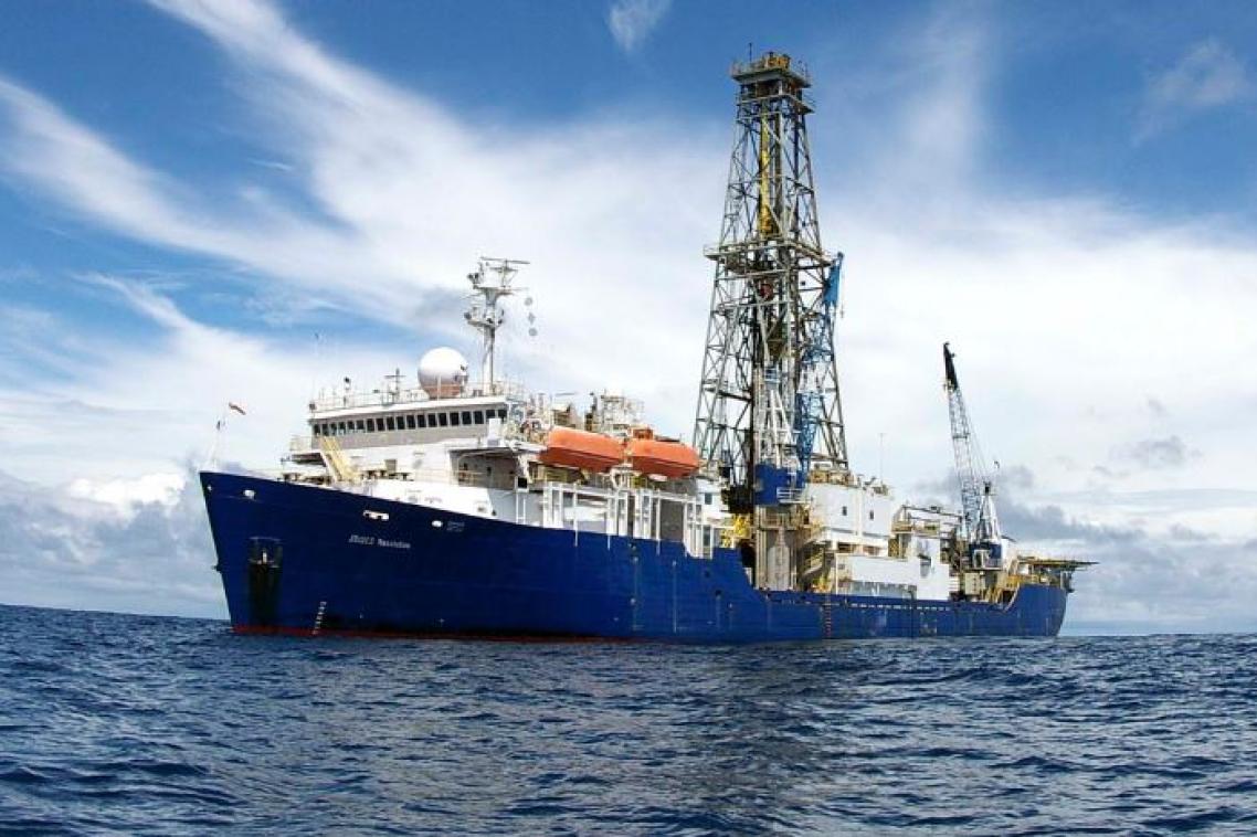 The research vessel JOIDES Resolution, photo by Arito Sakaguchi, IODP/TAMU. Wikipedia Creative Commons.