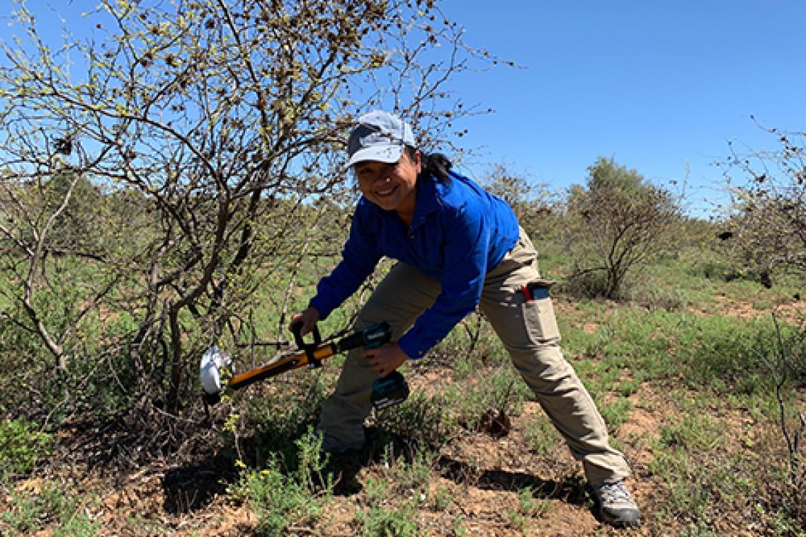 Amelia Limbongan using her equipment