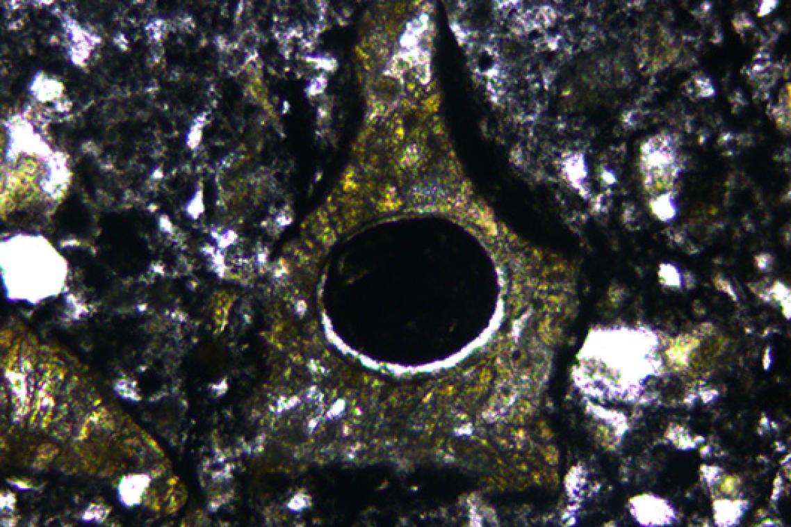 Tiny volcanic fragment from meteorite site in Canada