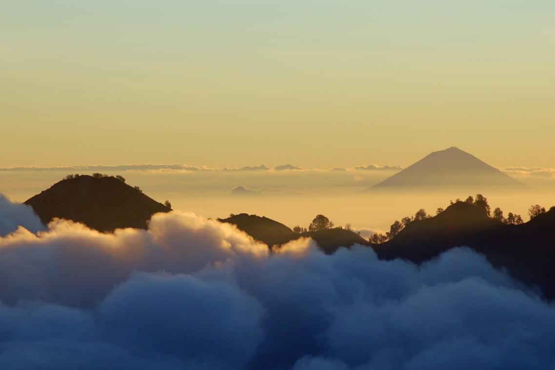 Bali’s Mount Agung seen at sunset from Mount Rinjani. Image: Rosino