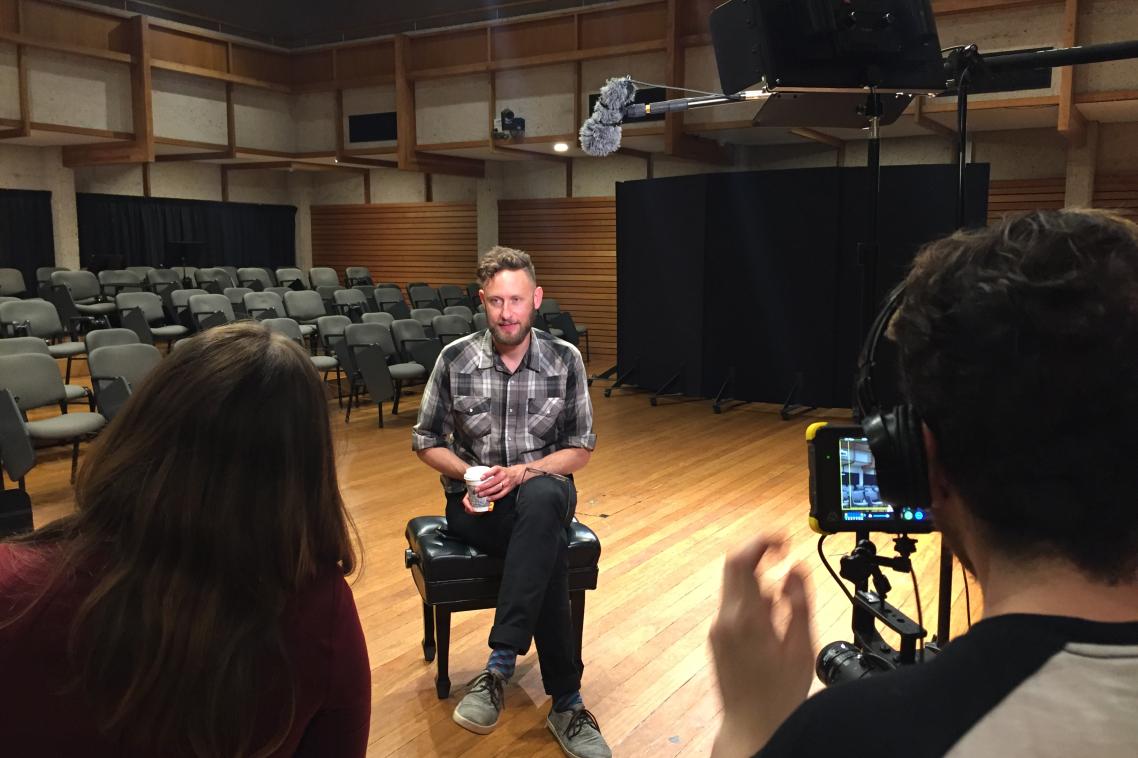 Tim Munro working with students in UQ’s School of Music