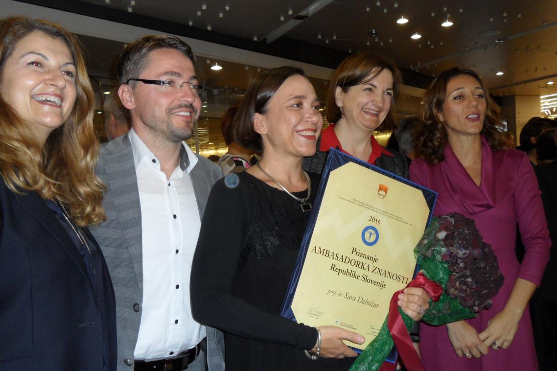 Professor Sara Dolnicar receives her award in Slovenia
