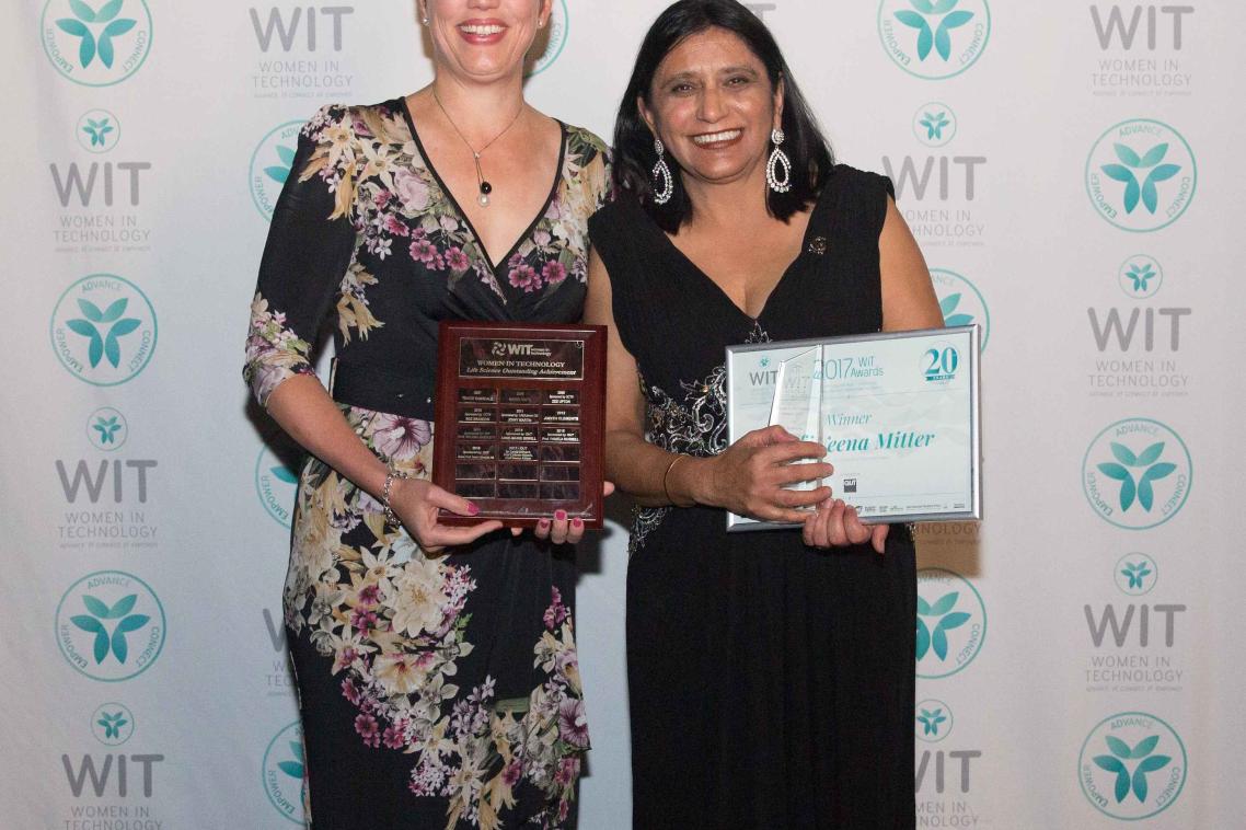 Professor Neena Mitter (right) with her WiT Life Sciences Outstanding Award, presented by Frances Eden Director HiQ and Library Services at QUT.
