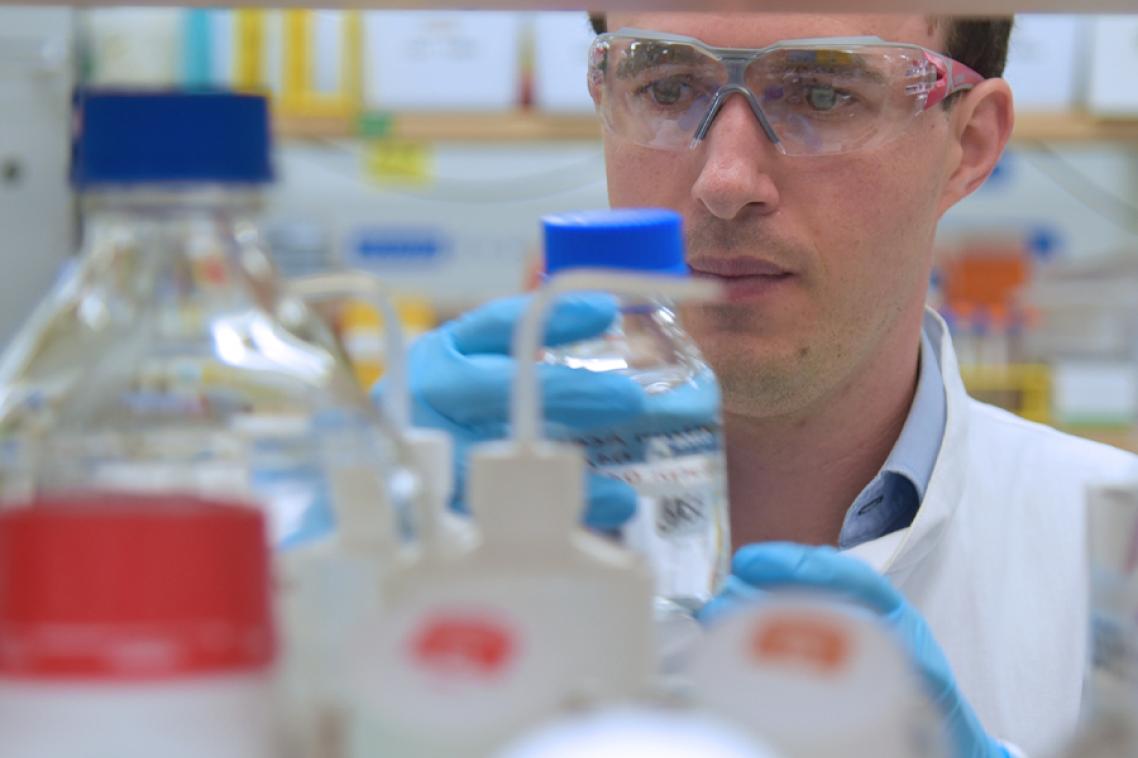 A close-up image of Dr Seth Cheetham, working in a lab at UQ.