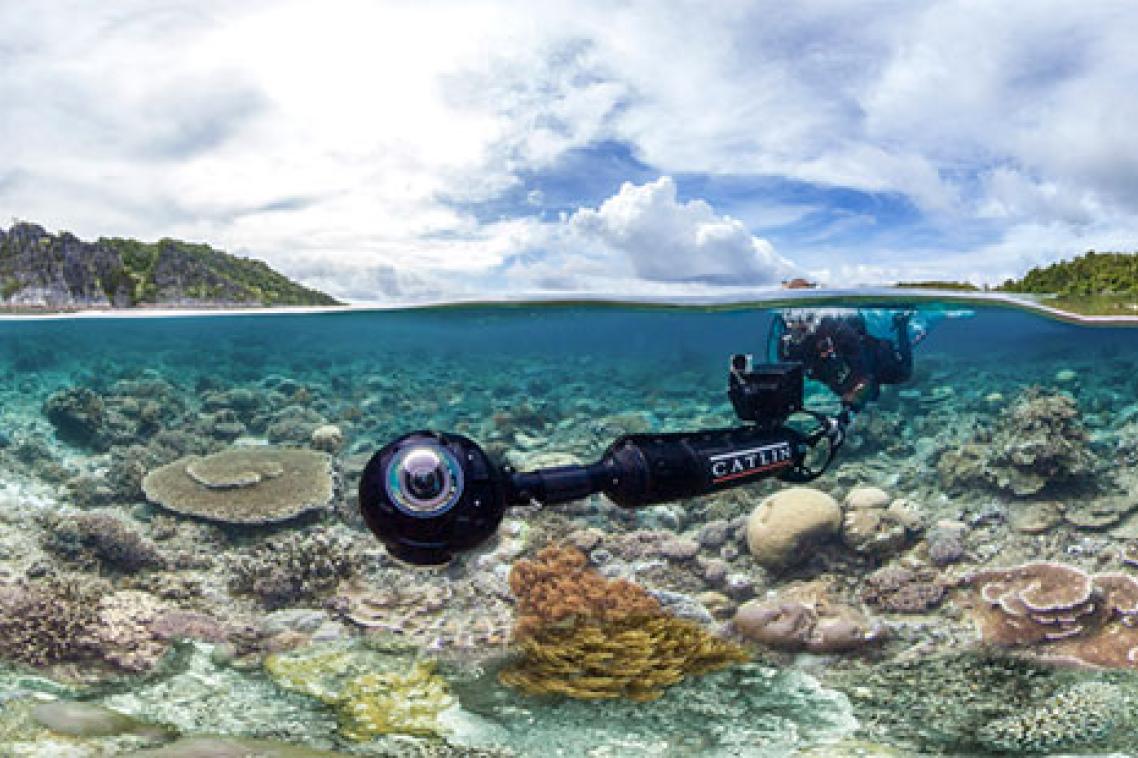 The SVII camera system piloted by Christophe Bailhache in Raja Ampat. © Underwater Earth / XL Catlin Seaview Survey / Aaron Spence